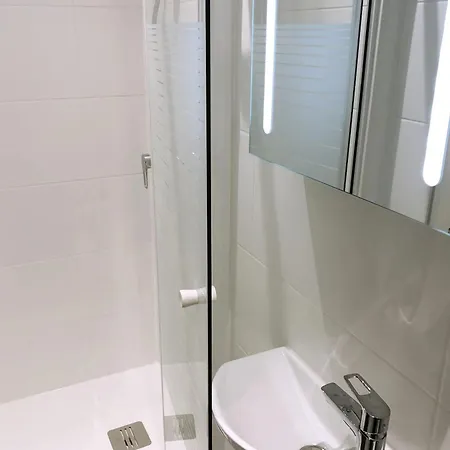 Charmant Studio A Germain En Laye 27 M² Proche Rer A *