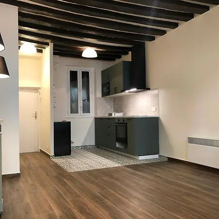 Апартаменты Charmant Studio A Germain En Laye 27 M² Proche Rer A *